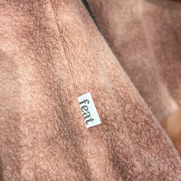 Feat Blanket Blend Men’s Crewneck - Picture 3 of 7